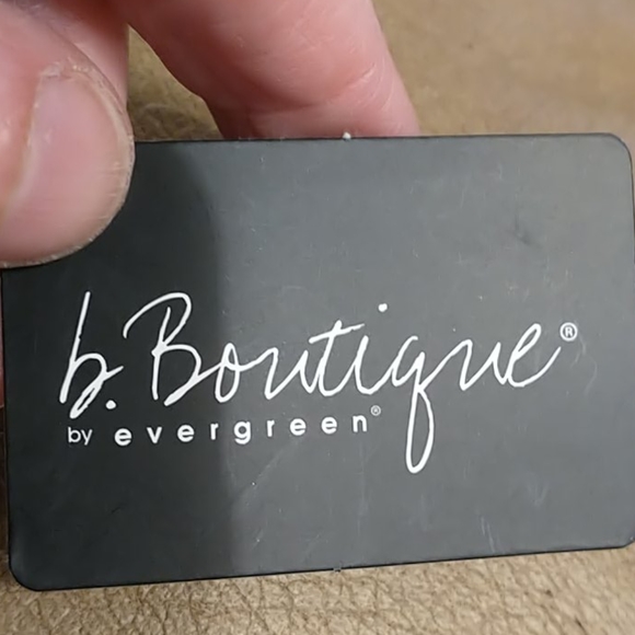 🇨🇦 Set of 2 Vegan Leather Cuffs - Picture 4 of 5